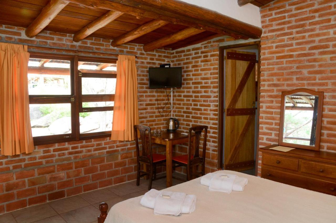 La Toma Complejo De Montana - Cabanas Y Habitaciones En Hosteria Mina Clavero Eksteriør bilde